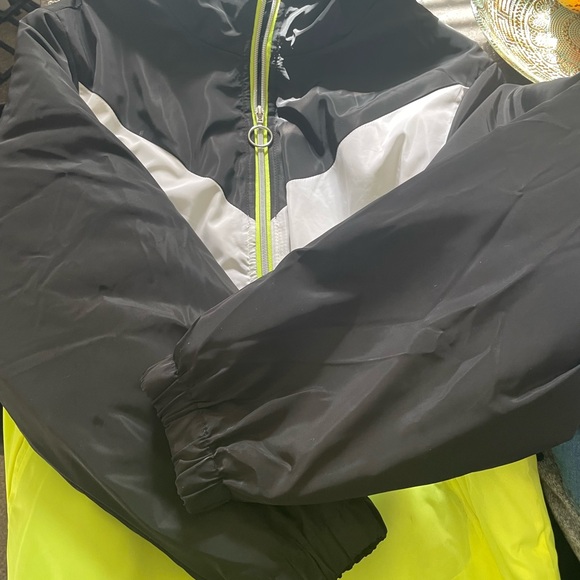 Brand new winter jacket/ with hood and pockets.😊😊 - Picture 5 of 8